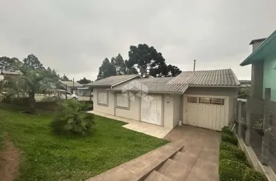 Casa de esquina com 2 dormitórios, e 2 vagas de garagem no bairro são josé