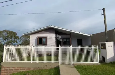 Casa com 03 dormitórios no bairro monte pasqual em farroupilha