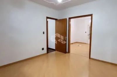 Uma ótima casa, de dois andares, duas moradias, bem localizada.