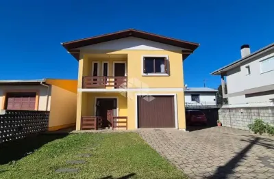 Casa localizada no bairro santa catarina em farroupilha