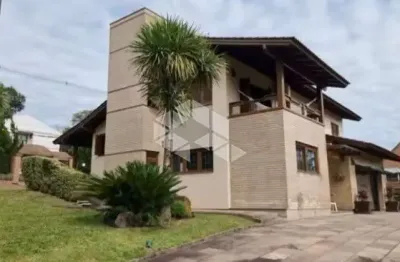 Casa com 300m2 localizada no bairro são luiz em caxias do sul