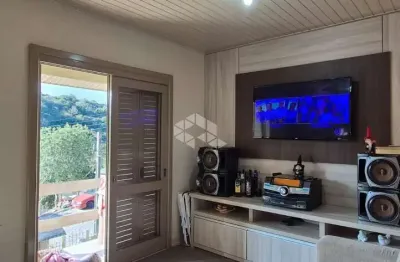 Casa com 140m2 de área privativa, localizada no bairro primeiro de maio em farroupilha rs