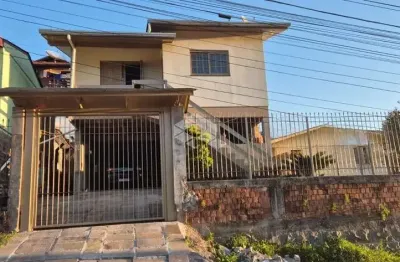 Casa com 140m2 de área privativa, localizada no bairro primeiro de maio em farroupilha rs
