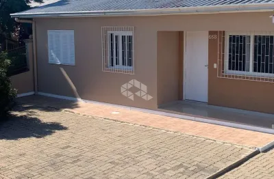 Casa espaçosa para a família no bairro santa catarina!
