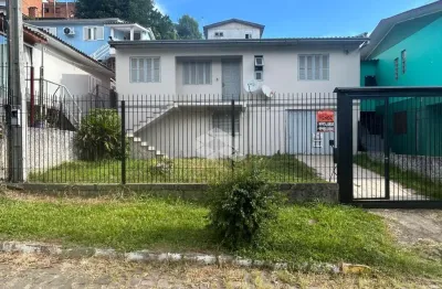 Casa com 3 quartos à venda na Rua Gilberto Broilo, 755, Primeiro de Maio, Farroupilha