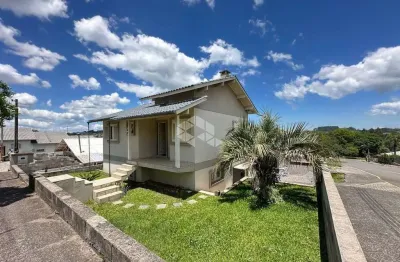 Casa de alvenaria com dois pavimentos no bairro monte verde - farroupilha