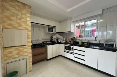 Casa sobrado com 2 dormitórios, no bairro 1º de maio em farroupilha