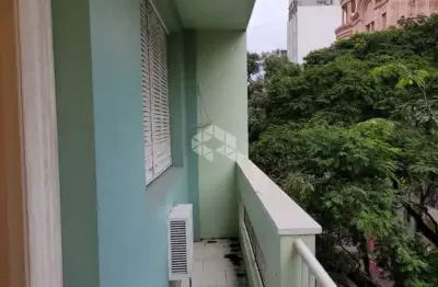 Apartamento à venda 2 dormitórios com sacada na rua dos andradas,  centro histórico, porto alegre/rs