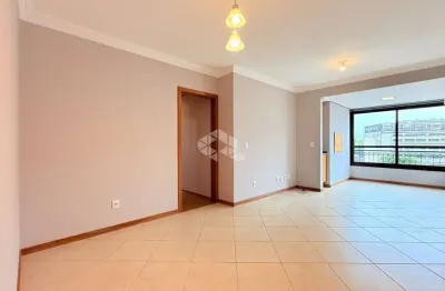 Apartamento com  3 dormitórios, 1 suíte, churrasqueira e vaga coberta á venda no bairro floresta, porto alegre/rs