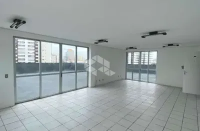 Sala comercial com terraço e vista privilegiada com área de 270,20 m² no bairro estreito em florianópolis/sc.