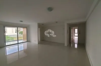 Apartamento com 2 suítes, 1 vaga de garagem na beira-mar em florianópolis/sc.