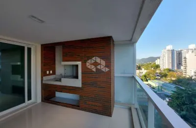 Apartamento com 3 suítes, 2 vagas de garagem na beira-mar em florianópolis/sc.