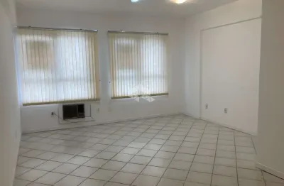 Sala comercial com área de 53,81m² no bairro trindade em florianópolis/sc.