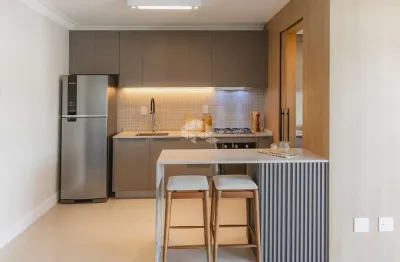 Apartamento decorado com 2 dormitórios, sendo 2 suítes, 1 vaga de garagem no centro de florianópolis/sc.