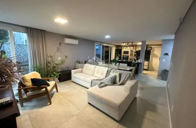 Casa semimobiliada com 4 quartos 1 suíte e 3 vagas na agronômica em florianópolis