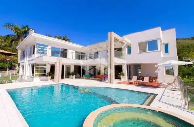 Casa com vista panorâmica para o mar na praia brava com 6 suítes mobiliada