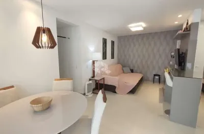 Apartamento garden semimobiliado com 3 quartos, sendo 1 suíte, 2 vagas de garagem + hobby box no bairro monte verde em florianópolis/sc.