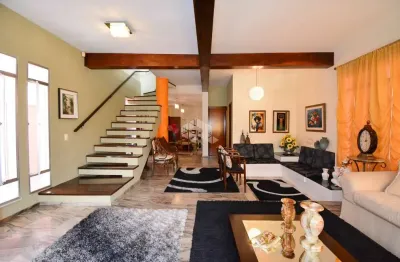 Casa 4 quartos sendo 3 suítes com 2 vagas e 200m² privativos no centro de florianópolis