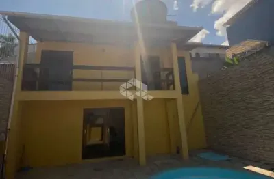 Casa com 6 quartos sendo 3 suítes e lazer completo na agronômica em florianópolis/sc