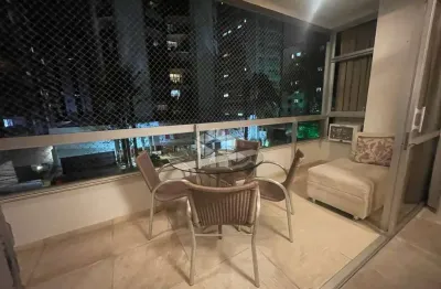 Apartamento com 3 dormitórios, sendo 1 suíte, 2 vagas de garagem no centro de florianópolis/sc.
