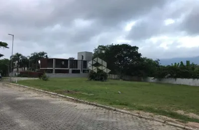 Terreno em condomínio fechado no bairro ratones, com 450,95m².