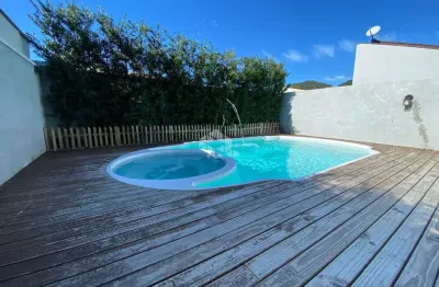 Casa semimobiliada com 3 quartos sendo 1 suíte 2 vagas de garagem no ribeirão da ilha em florianópolis/sc