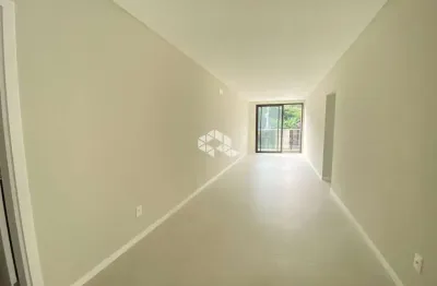 Apartamento com 2 quartos sendo suítes e 1 vaga de garagem no bairro joão paulo em florianópolis/sc