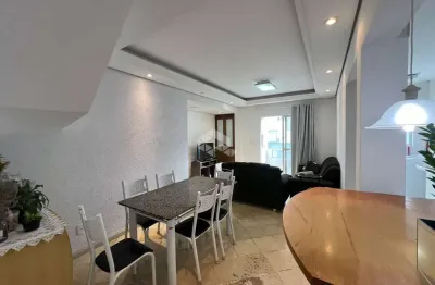 Cobertura duplex com 5 quartos sendo 2 suítes e 4 vagas de garagem no bairro trindade em florianópolis/sc