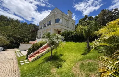 Casa residencial em condominio fechado com 4 quartos sendo 4 suítes e 3 vagas de garagem em cacupé florianópolis/sc