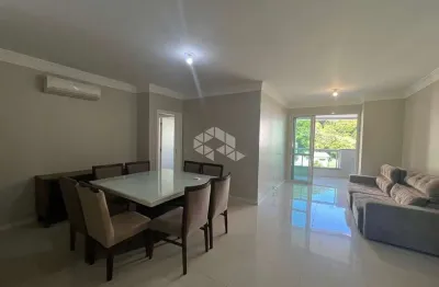 Apartamento semimobiliado com 4 quartos sendo 1 suíte no bairro itacorubi em florianópolis/sc