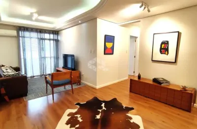 Apartamento semimobiliado com 3 quartos  sendo 1 suíte closet e 1 vaga no centro de florianópolis