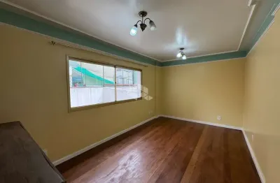 Apartamento semimobiliado com terraço privativo no centro de florianópolis