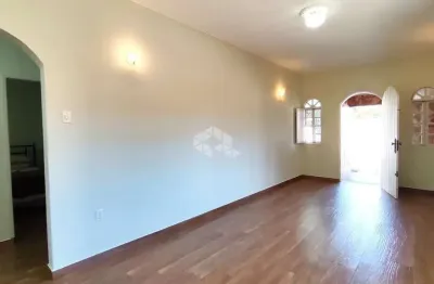 Casa com 3 quartos sendo 2 suítes 2 vagas cobertas churrasqueira e terraço no estreito em florianopolis