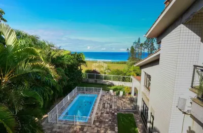 Casa de alto padrão com 6 quartos sendo 4 suítes 4 vagas de garagem vista para o mar no morro das pedras florianópolis