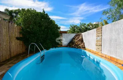 Casa com 3 quartos sendo 1 suíte piscina e área gourmet no santa mônica florianópolis