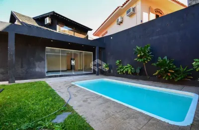 Casa com 5 quartos sendo 3 suítes com piscina espaço gourmet e vista panorâmica no bom abrigo em florianópolis