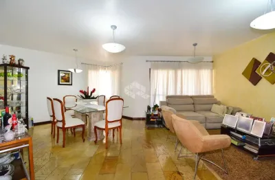 Apartamento amplo com 3 quartos sendo 1 suíte 3 vagas de garagem vista parcial do mar no centro de florianópolis