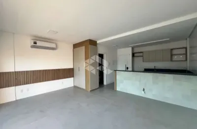 Studio moderno com lazer completo e localização privilegiada no saco grande
