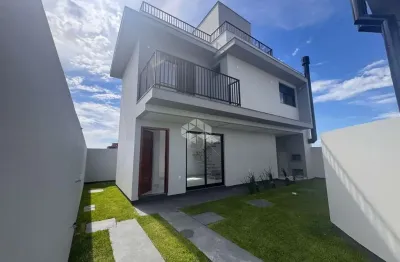 Casa com 2 suítes 2 vagas de garagem churrasqueira e terraço no campeche florianópolis