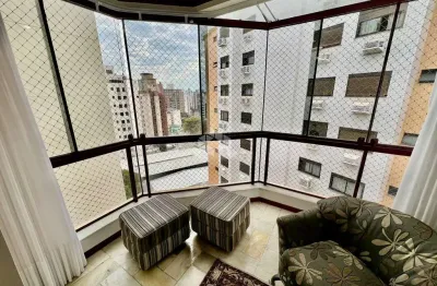 Cobertura com 4 quartos sendo 2 suítes 2 vagas de garagem e vista panorâmica no centro de florianópolis