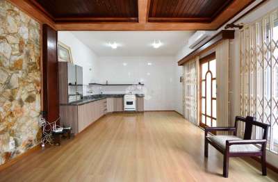 Casa 5 quartos 2 suítes piscina e 3 vagas na trindade florianópolis próxima à ufsc