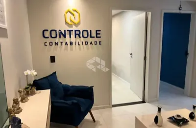 Sala comercial pronta para uso em condomínio com portaria 24h no centro de florianópolis