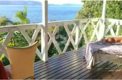 Hotel pousada na costa da lagoa florianópolis com 8 quartos vista para o mar e terreno amplo