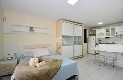 Casa 4 quartos sendo 1 suíte 5 vagas e 120m do mar, no campeche, florianópolis