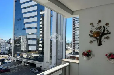 Apartamento com 2 dormitórios 1 suíte 2 vagas e com vista para o mar no bairro canto em florianópolis
