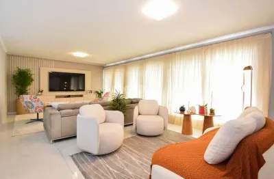 Casa alto padrão no centro de florianópolis com vista para o mar piscina 4 quartos sendo 1 suíte 4 vagas de garagem