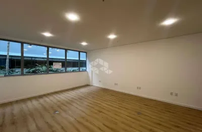 Sala comercial 40m² com estacionamento e segurança no saco grande florianópolis