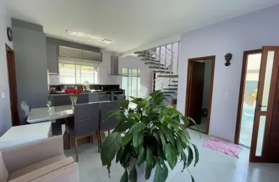 Casa 4 quartos com suíte e 5 vagas na cachoeira do bom jesus florianópolis
