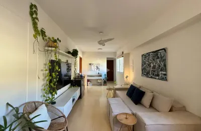 Apartamento com 3 quartos sendo 1 suíte 1 vaga de garagem e vista panorâmica no centro de florianópolis