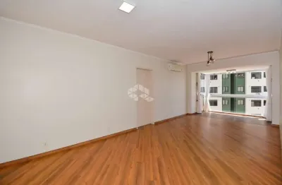 Apartamento semimobiliado com vista para o mar 3 quartos sendo 1 suíte e 3 vagas na beira-mar norte florianópolis